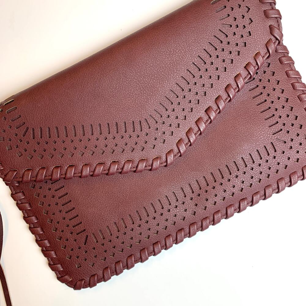 Jen & Co Vegan Leather Maroon Tassel Clutch - Picture 3 of 8
